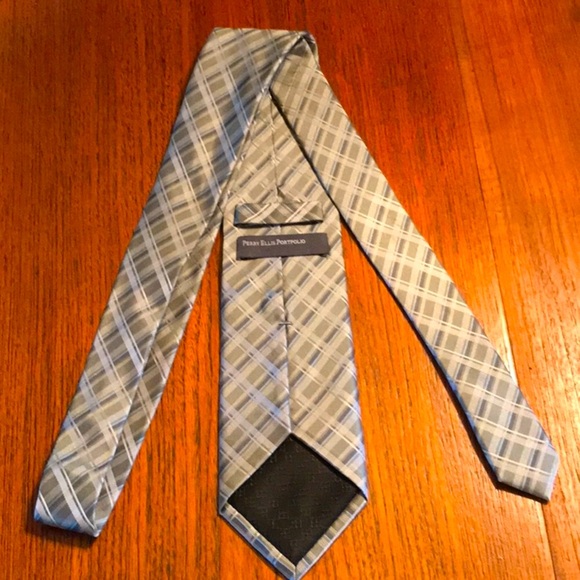 Perry Ellis Portfolio Handmade Striped Tie - Picture 7 of 10